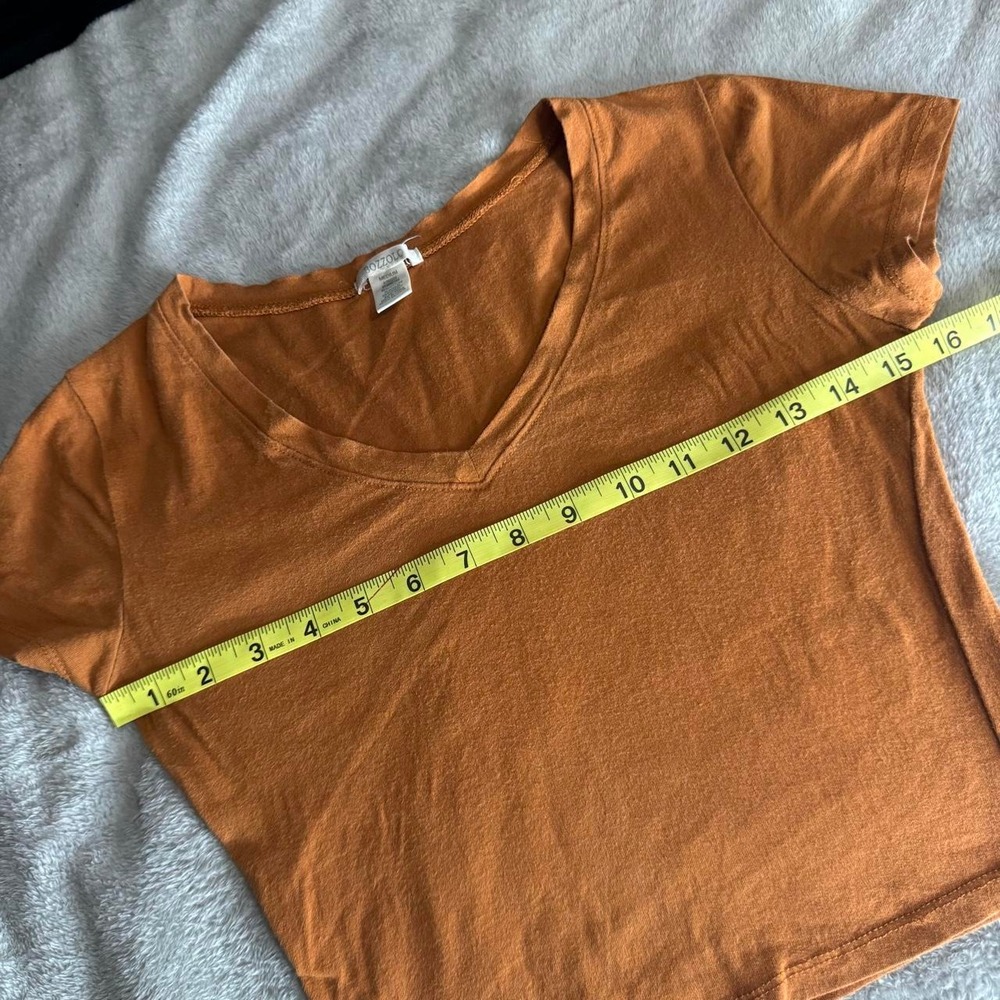 Burnt orange v neck cropped t shirt - Picture 3 of 5